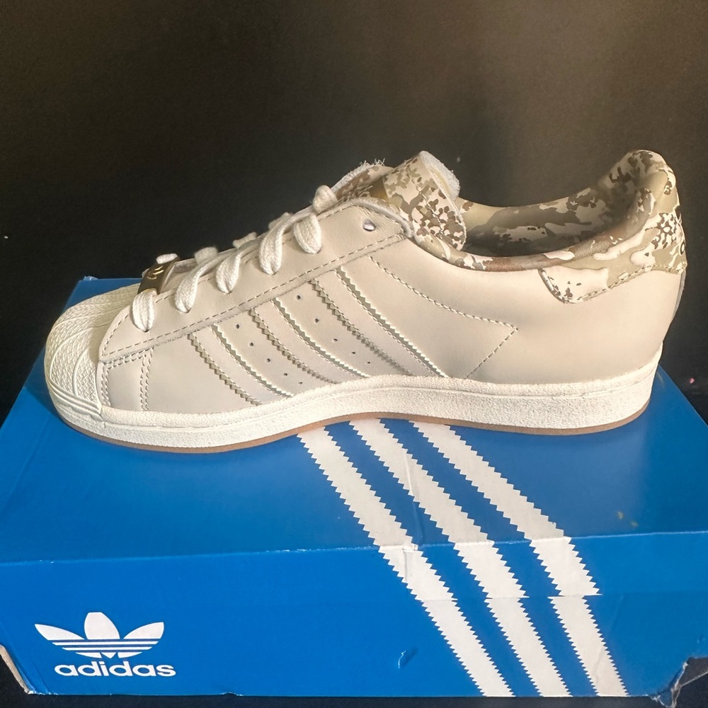 Adidas Superstar camo Sneakers 5 NWT - Picture 4 of 6